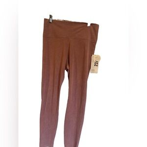 83. NWT Vuori washed studio leggings Size XL